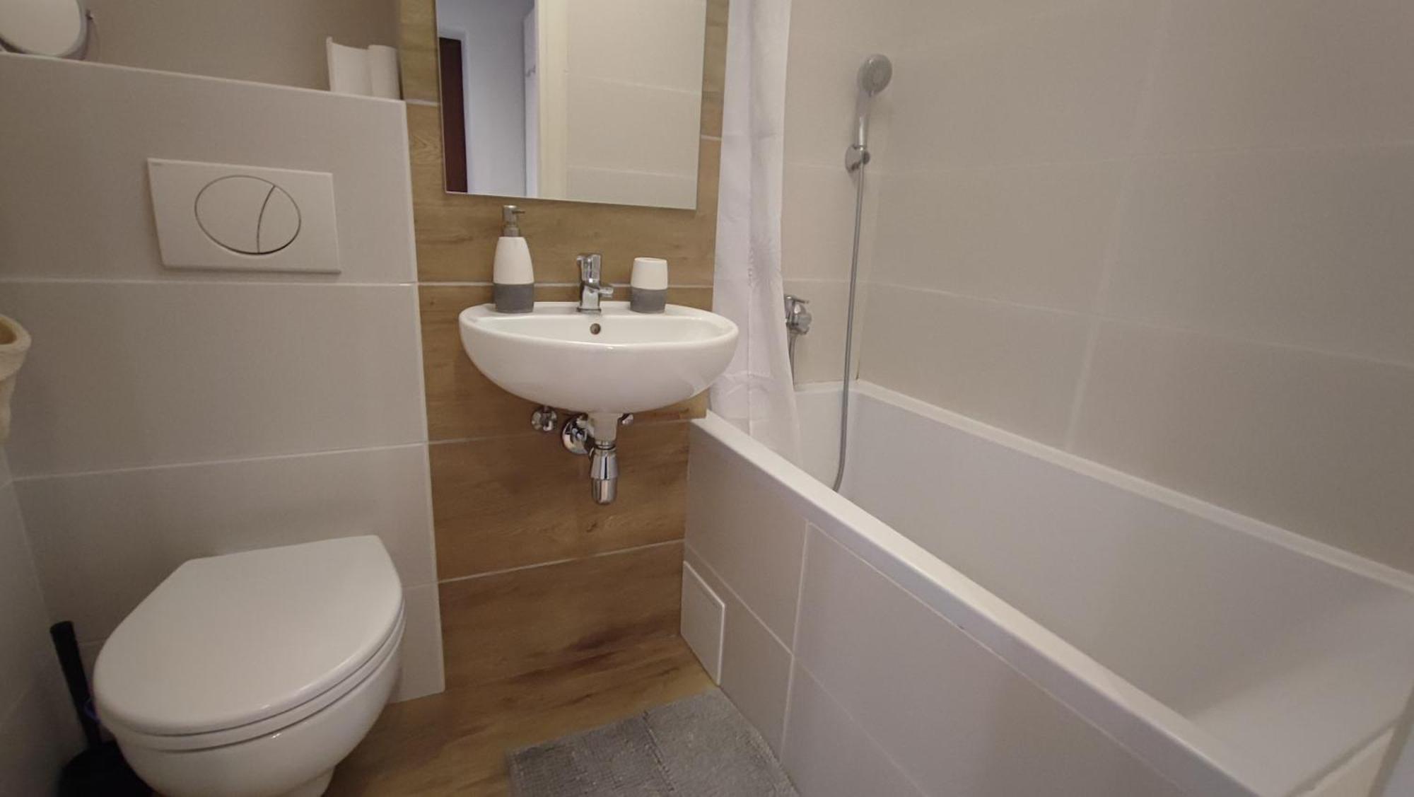 Lenki Apartamenty Metro Brodno Varsovie Extérieur photo